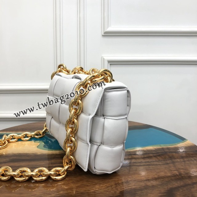 Bottega veneta高端女包 96008白色 寶緹嘉新款枕頭鏈條包 BV經典款小羊皮單肩斜挎手提女包  gxz1246
